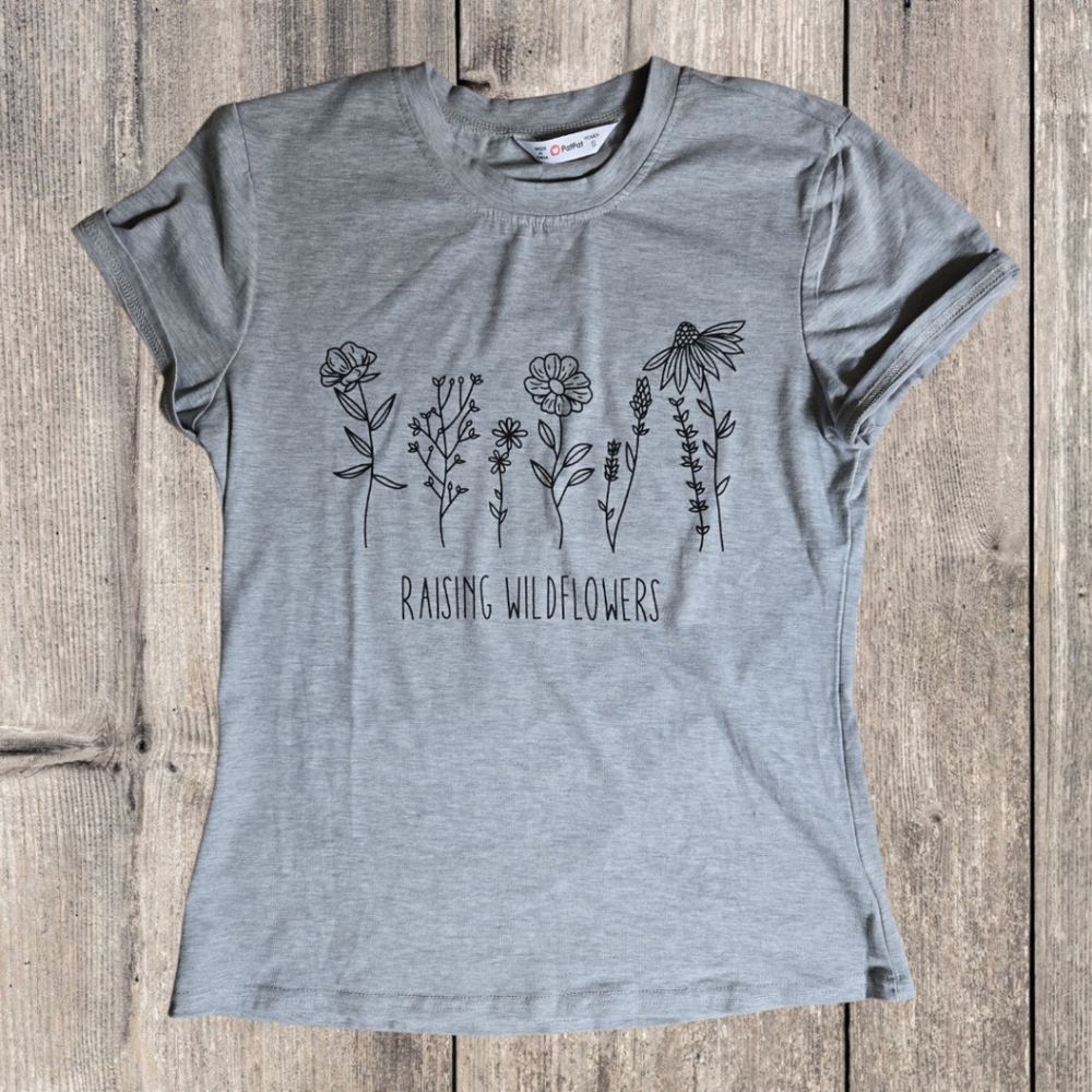 Womans Raising Wildflowers Tshirt Boho Botanical Floral Tee Minimalist Mom Small